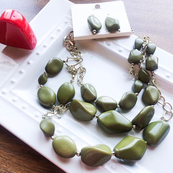 NEW Olive Green Layered Necklace - Picture 1 of 1